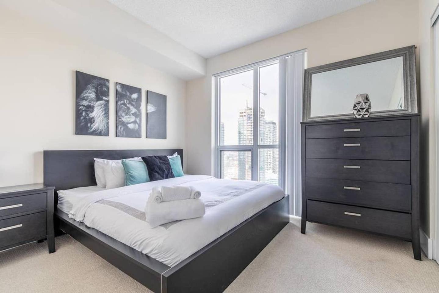 Luxury 1Br Condo - King Bed With City Views Toronto Eksteriør billede