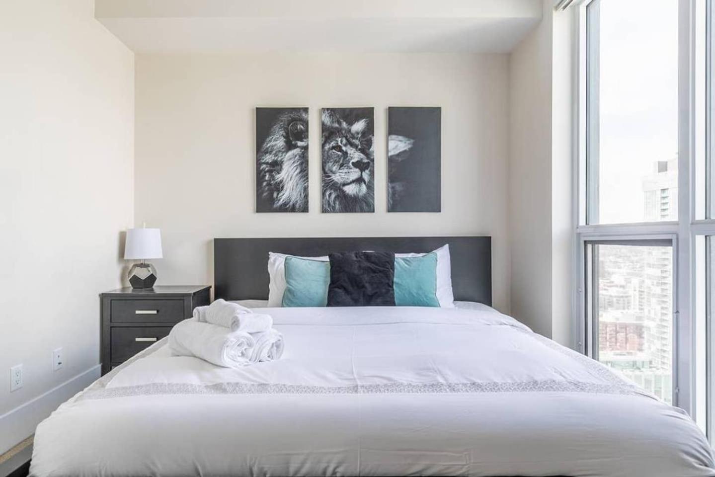 Luxury 1Br Condo - King Bed With City Views Toronto Eksteriør billede